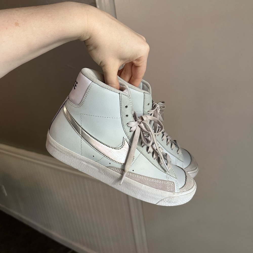 Nike Blazer Mid ‘77 Women’s High-Top Sneakers